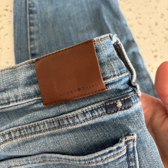 SOLD Lucky Brand Women’s 0/25 Regular Low Rise Light Blue Wash Straight Leg - Picture 5 of 6